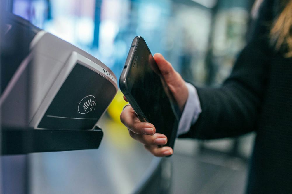 NFC kartica za Google recenzije - prislanjanje mobitela