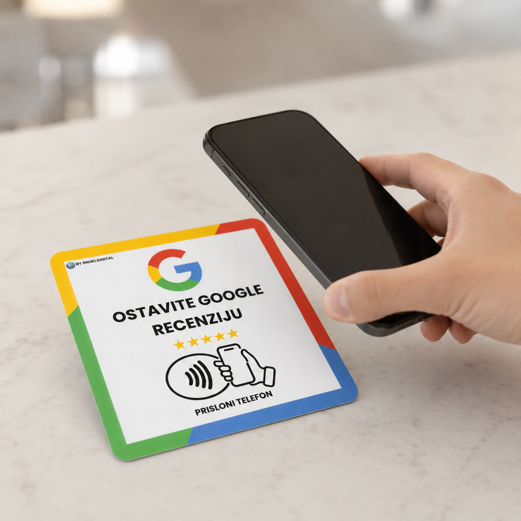 Kupac prislanja mobitel na NFC karticu za Google recenzije 10×10 cm i ostavlja recenziju u par sekundi bez aplikacije