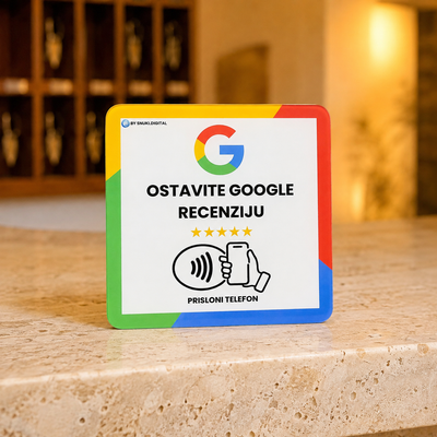 NFC kartica za Google recenzije na kamenom pultu recepcije apartmana, gosti ostavljaju recenziju jednim dodirom mobitela