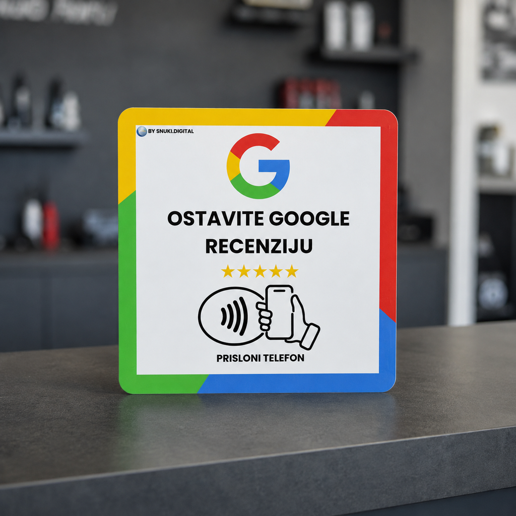 NFC kartica za Google recenzije na tamnom recepcijskom pultu auto servisa, kupac prisloni mobitel pri preuzimanju vozila